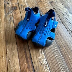 Nike toddler Sunrays